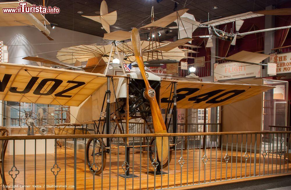 Immagine Un antico aeroplano esposto nella collezione del Museo Nazionale dell'Aria e dello Spazio (NASM) di Washington DC, Stati Uniti - © Lerner Vadim / Shutterstock.com