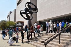 L'ingresso del National Air and Space Museum di Washington DC, Stati Uniti. Al suo interno si trova la più grande collezione della storia di aerei e astronavi - © Ritu Manoj ...