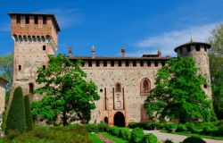 Il Castello medievale di Grazzano Visconti in ...