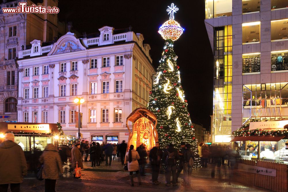 Immagine Albero di Natale in Piazza San Venceslao a Praga, anche in inverno il cuore della capitale ceca.