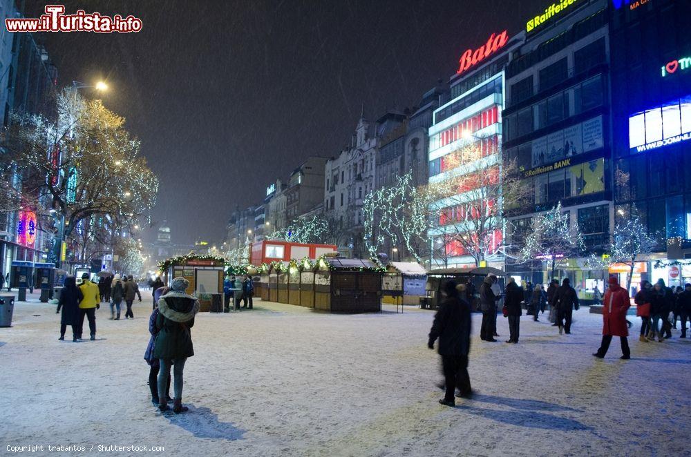 Immagine Mercatini di Natale in Piazza San Venceslao a Praga. Un tempo qui si tenva il mercato dei cavalli - © trabantos / Shutterstock.com