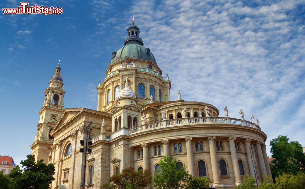 Immagine La splendida Basilica di Santo Stefano (Szent Istvan basilika) in una giornata di sole a Budapest, Ungheria.