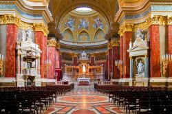 Sull’altare maggiore della Basilica di ...