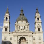 La Szent Istvan basilika (Basilica di Santo Stefano) a Budapest, con i suoi due grandi campanili che accolgono sei campane.