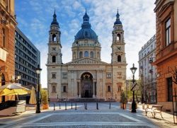 L'elegante Basilica di Santo Stefano a Budapest è una delle più grandi chiese di tutta l'Ungheria.