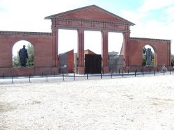 L'entrata del Memento Park. Il parco delle statue comuniste di Budapest è aperto tutti i giorni dalle 10 al tramonto.