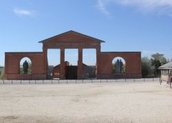 L'ingresso al Memento Park di Budapest. Il parco sorge a circa 10 km dal centro della capitale, in mezzo alla campagna.