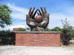 Il monumento dedicato al Movimento dei Lavoratori nel Memento Park di Budapest (Ungheria).