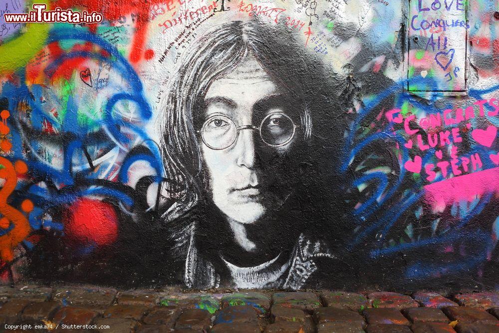 Immagine Negli anni '80, all'epoca del regime comunista, i giovani di Praga trovarono in John Lennon una fonte d'ispirazione per il cambiamento - © emka74 / Shutterstock.com