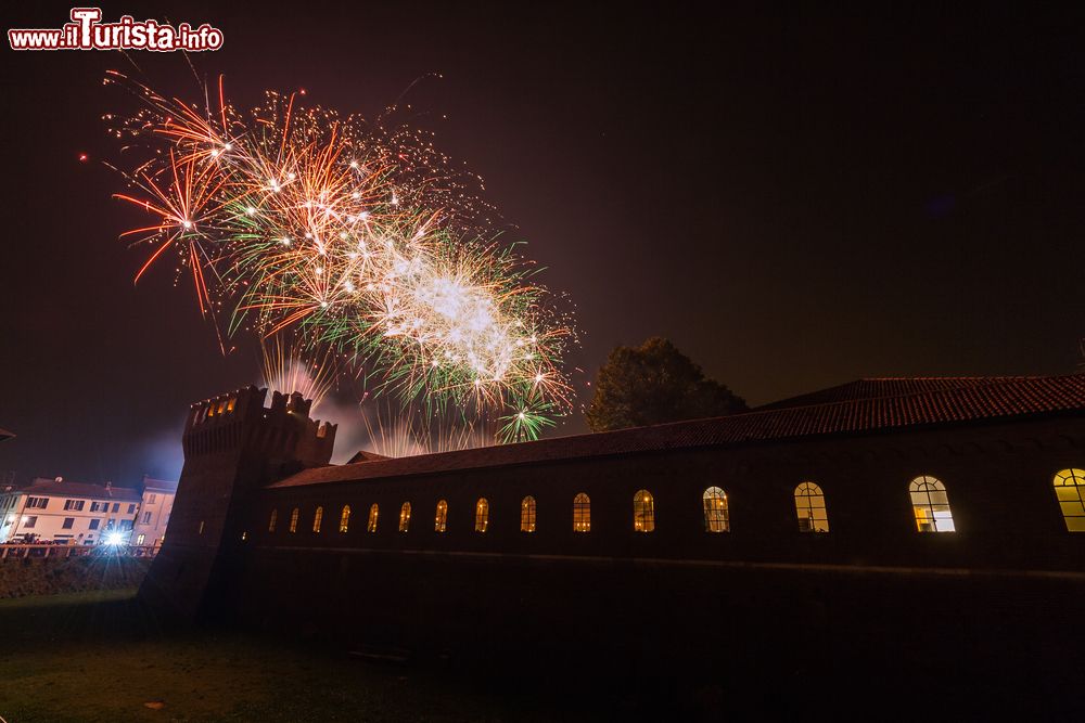 Immagine Spettacolo pirotecnico al castello di Gallaite