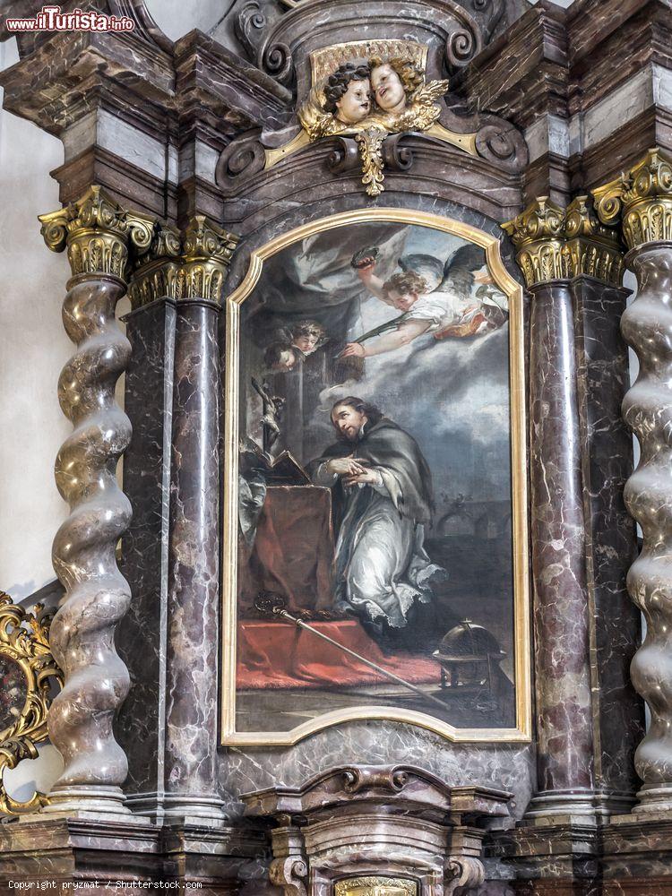 Immagine Arte sacra all'interno della Basilica di San Giorgio (Bazilika sv. Jiří) a Praga - foto © pryzmat / Shutterstock.com