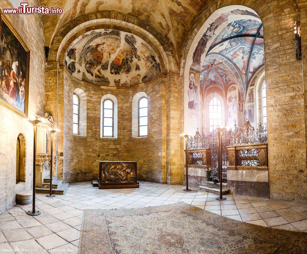 Immagine L'interno della Basilica di San Giorgio, la seconda chiesa più antica della città di Praga - foto © frantic00 / Shutterstock.com