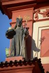 La statua Mlada Premyslid si trova sulla facciata della Basilica di San Giorgio, all'interno del complesso del Castello di Praga.
