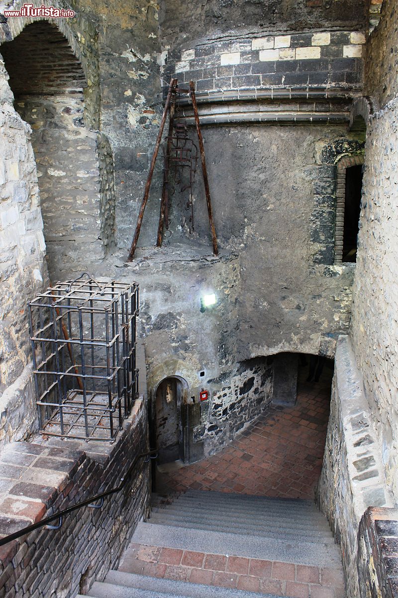 Immagine Le scale che conducono ai sotterranei della Torre di Dalibor, già prigione del Castello di Praga - foto ©  Øyvind Holmstad - CC BY-SA 3.0, Wikipedia