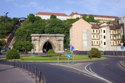 Budapest: Clark Adam ter è una rotonda posta di fronte alla galleria scavata nella collina del Castello.