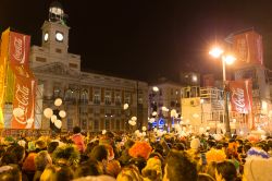 In Puerta del Sol a Madrid il 31 dicembre si festeggia l'anno nuovo che sta arrivando - foto © Semmick Photo / Shutterstock.com