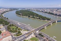 Budapest: l'Isola Margherita (Margit-sziget) sul Danubio e il ponte Margit che la collega alla terraferma.