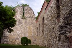 Le rovine della chiesa francescana del XIII secolo sull'Isola Margherita (Margit-sziget) a Budapest, Ungheria.