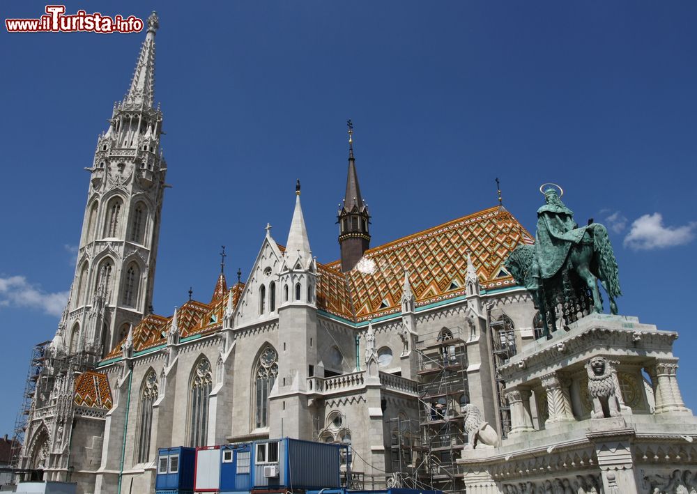 Immagine Il Matyas Templom (Chiesa di Mattia) nel Quartiere della Fortezza (Varnegyed) a Budapest. Qui l’imperatore d’Austria Francesco Giuseppe I° e la consorte Elisabetta (Sissi) furono incoronati sovrani d’Ungheria nel 1867.