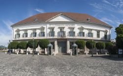 La facciata sudorientale del Sandor Palace di Budapest, residenza del Presidente della Repubblica ungherese - foto © vlasque / Shutterstock.com