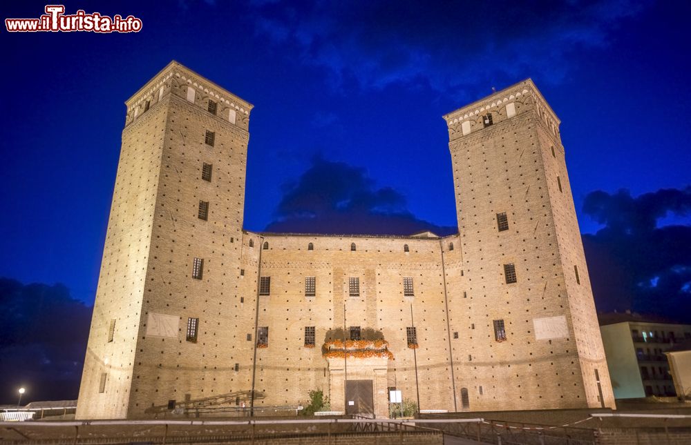 Immagine Fossano (Cuneo, Piemonte): il Castello dei Principi d'Acaja in una suggestiva immagine serale.