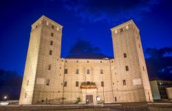 Fossano (Cuneo, Piemonte): il Castello dei Principi d'Acaja in una suggestiva immagine serale.