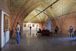 La sala dei ritratti all'interno del Museo Toulouse-Lautrec, che ospita la più grande collezione al modo di opere dell'artista di Albi (Francia) - foto © F.Pons 2009 ...