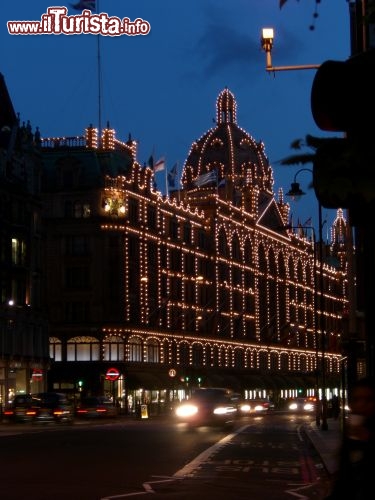 Immagine Harrods by night
