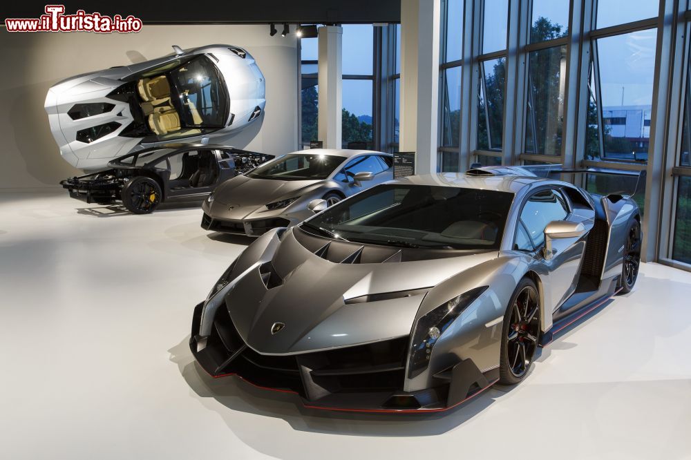 Immagine Il design aggressivo e moderno di una Lamborghini al museo di Sant'Agata Bolognese