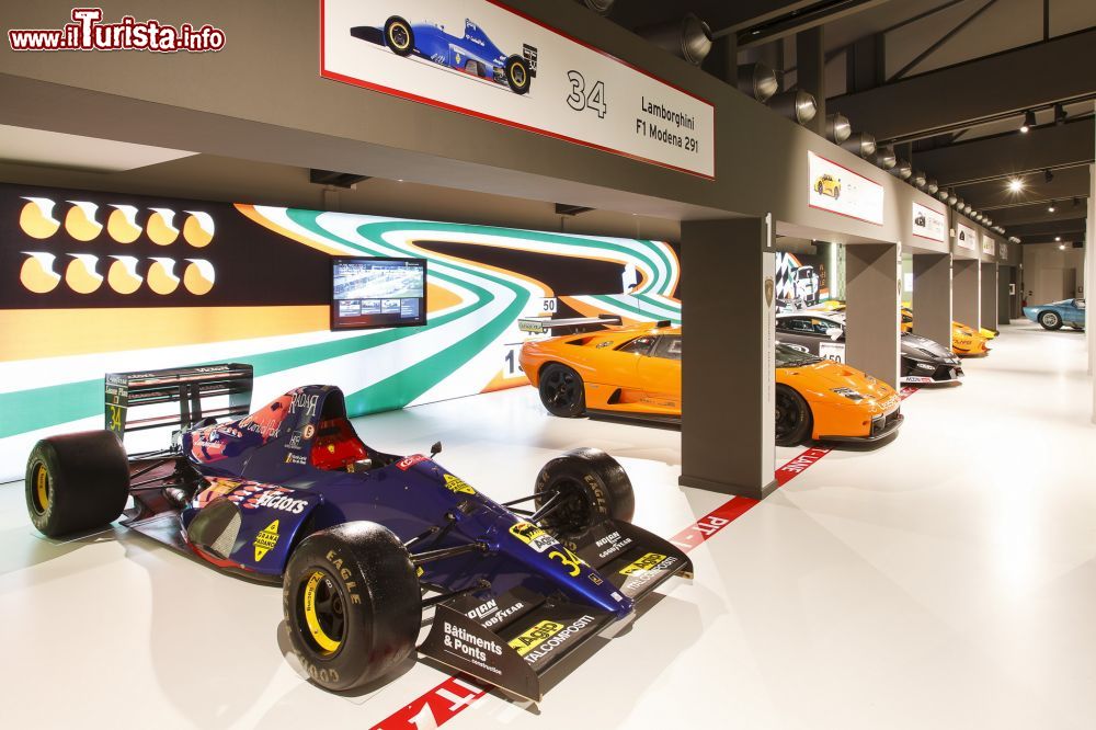 Immagine La Lamborghini da Formula 1 esposta al museo di Sant'Agata Bolognese