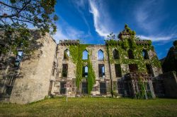 Le rovine dello Smallpox Hospital a Roosevelt Island, immediatamente a est di Manhattan, New York City.