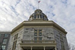 The Octagon, costruito nel 1834, è un edificio dalla forma ottagonale situato all'888 di Main Street su Roosevelt Island (New York City) - foto © Felix Lipov / Shutterstock.com ...