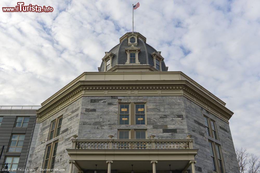 Immagine The Octagon, costruito nel 1834, è un edificio dalla forma ottagonale situato all'888 di Main Street su Roosevelt Island (New York City) - foto © Felix Lipov / Shutterstock.com