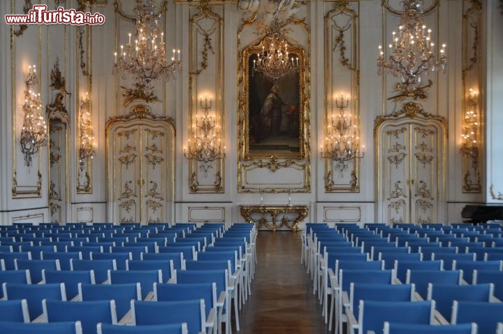 La grande sala nel castello di Kroměř 