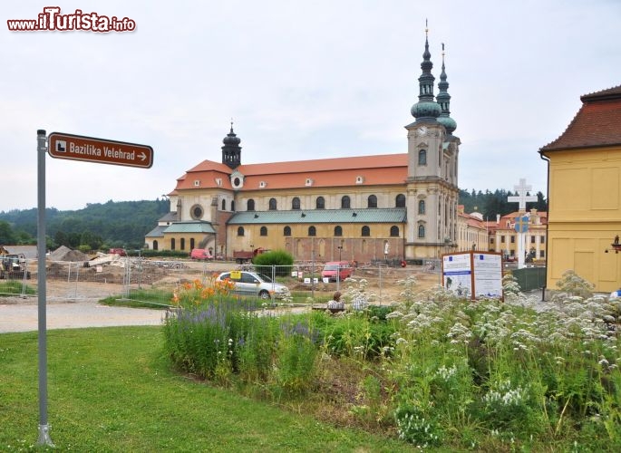 Vista esterna della Basilica dell'Assunzione della Vergine Maria e di San Cirillo e Metodio
 di Velehrad, i lavori di ristrutturazione saranno ultimati nel 2013