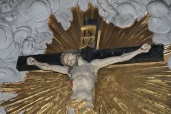 Crocifisso all'interno della Basilica dell'Assunzione ...