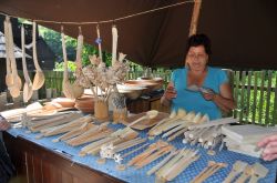 Bancarella di artigianato al Villaggio Valacco ...