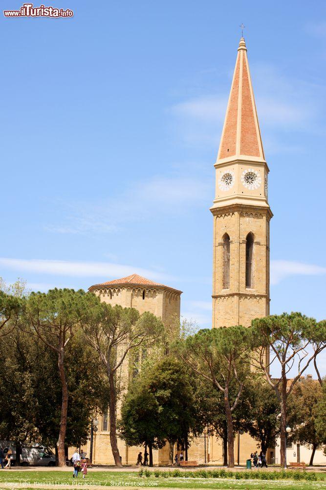 Immagine Il campanile della Cattedrale dei SS.Pietro e Donato ad Arezzo con la sua pianta esagonale. La parte superiore della torre è stata ultimata nel XX secolo - foto © Massimiliano Pieraccini / Shutterstock.com