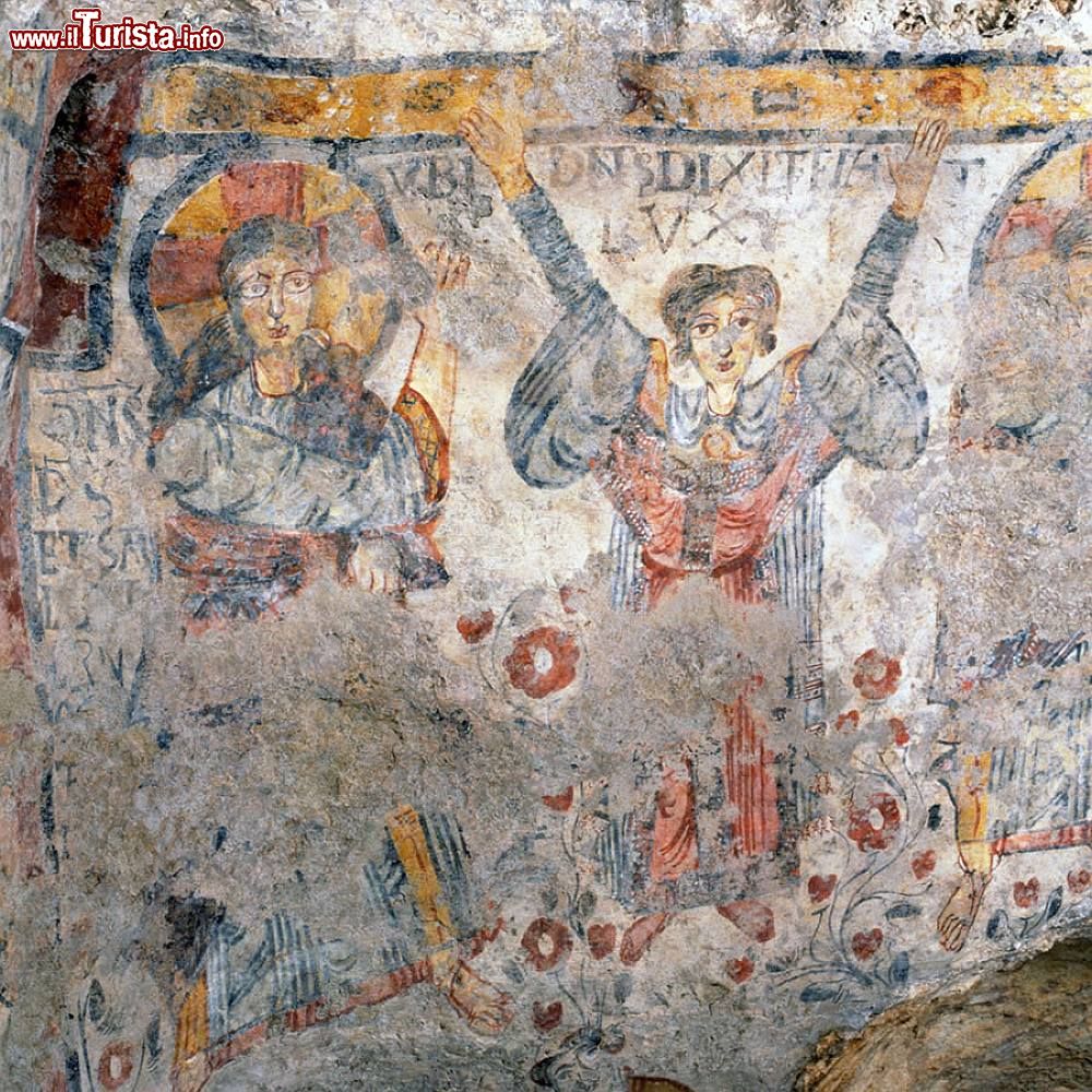 Immagine Un affresco della Cripta del Peccato Originale di Matera, detta "la Cappella Sistina del rupestre" - foto © www.criptadelpeccatooriginale.it/