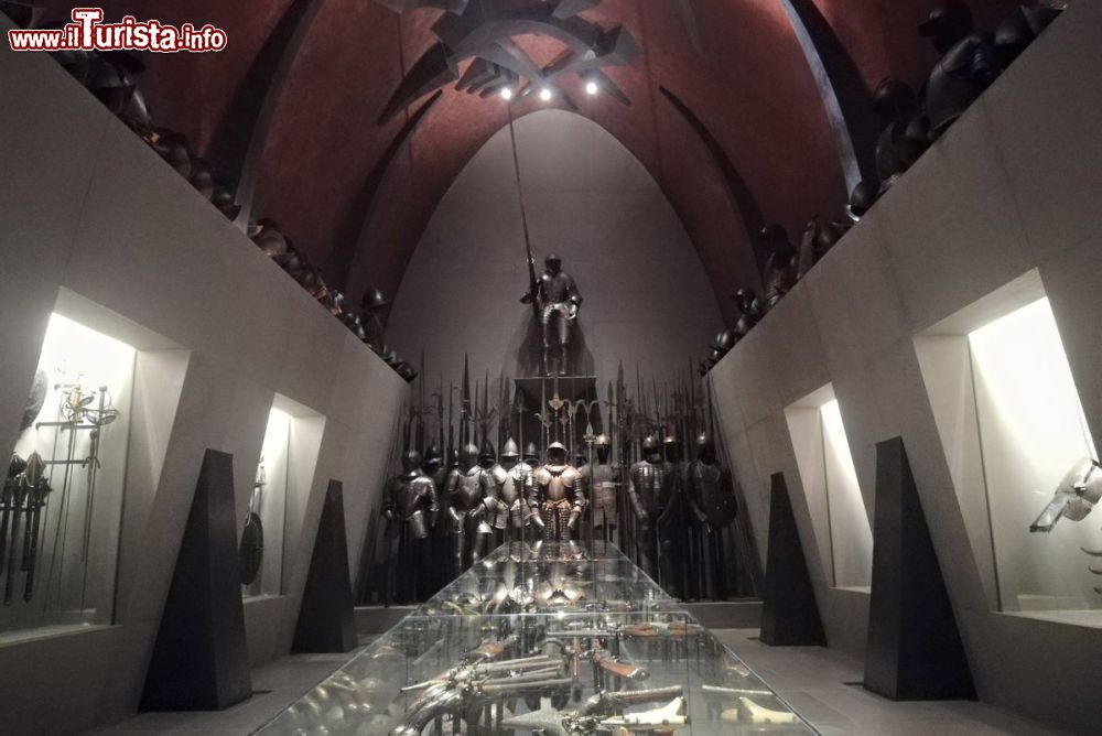 Immagine La Sala d’Armi della Casa Museo Poldi Pezzoli opsita una collezione composta in gran parte da pezzi del Rinascimento milanese e bresciano. - ©  www.museopoldipezzoli.it