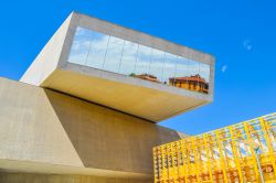 Un particolare della struttura della sede del MAXXI - Museo nazionale delle arti del XXI secolo di Roma - foto © s74 / Shutterstock.com