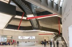 La struttura interna del MAXXI - Museo nazionale delle arti del XXI secolo, realizzato dall'architetto Zaha Hadid - foto © Ugis Riba / Shutterstock.com