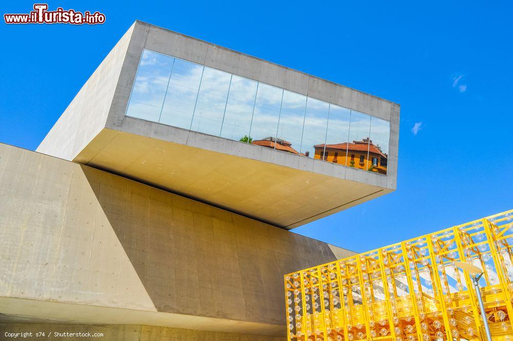 Immagine Un particolare della struttura della sede del MAXXI - Museo nazionale delle arti del XXI secolo di Roma - foto © s74 / Shutterstock.com