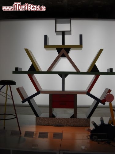L'interno del Mude, Museu  Design Moda