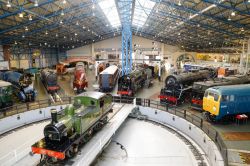 La Great Hall del Museo Nazionale delle Ferrovie di York ospita una vasta collezione di treni. Si tratta del museo ferroviario più grande al mondo