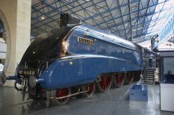 Una locomotiva a vapore Mallard esposta al National Railway Museum di York - © Daniel Heighton / Shutterstock.com