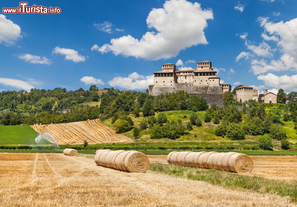 Immagine Panorama del Castello di Torrechiara nei dintorni di Parma in Emilia-Romagna