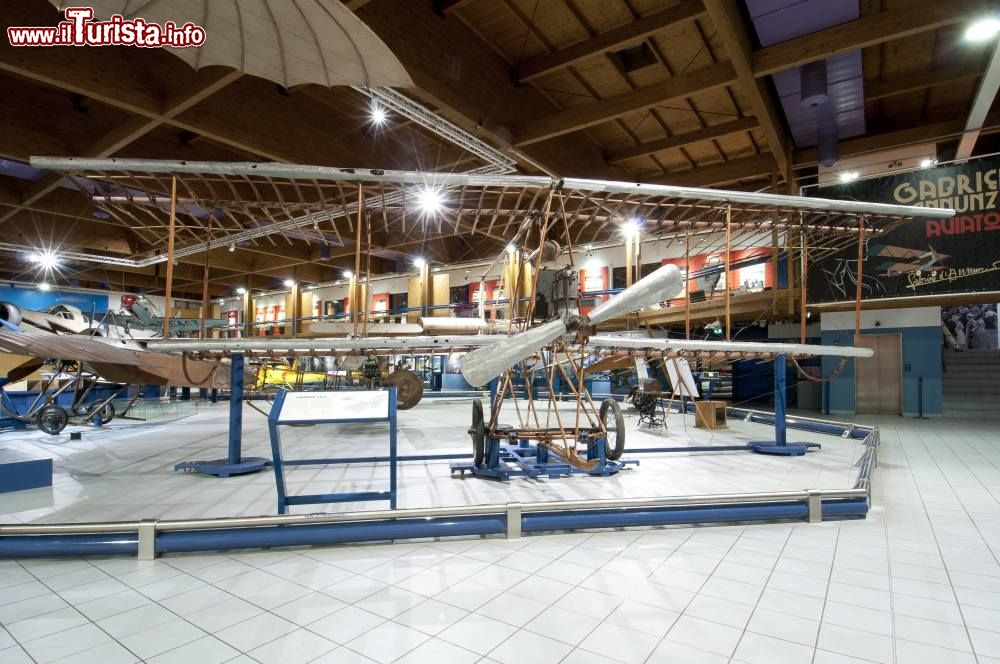 Immagine Trento: il Museo dell’Aeronautica Gianni Caproni è un luogo imperdibile per gli appassionati e i curiosi di aerei.