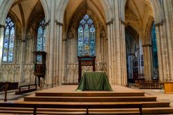 L'altare di York Minster, la splendida cattedrale gotica di York (Inghilterra) - foto © Jacek Wojnarowski / Shutterstock.com
