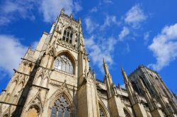 York Minster, la cattedrale gotica di York (Inghilterra), è visitabile con tour guidati che durano un'ora per scoprire le tante bellezze che racchiude.
